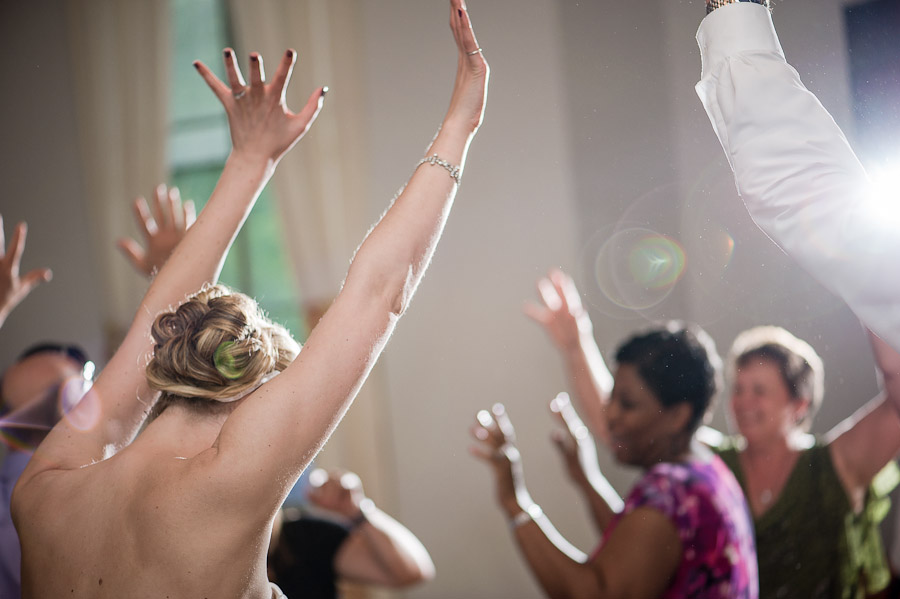 Sweet dance moves at wedding