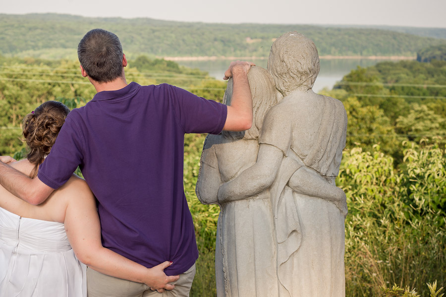 Scenic View Lodge funny wedding photo