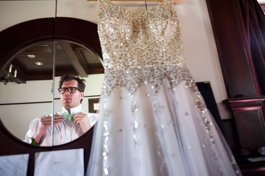 Cool bow-tie and dress for wedding