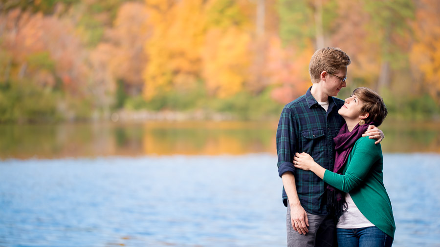 Casual and romantic engagement photos at The College of William and Mary campus