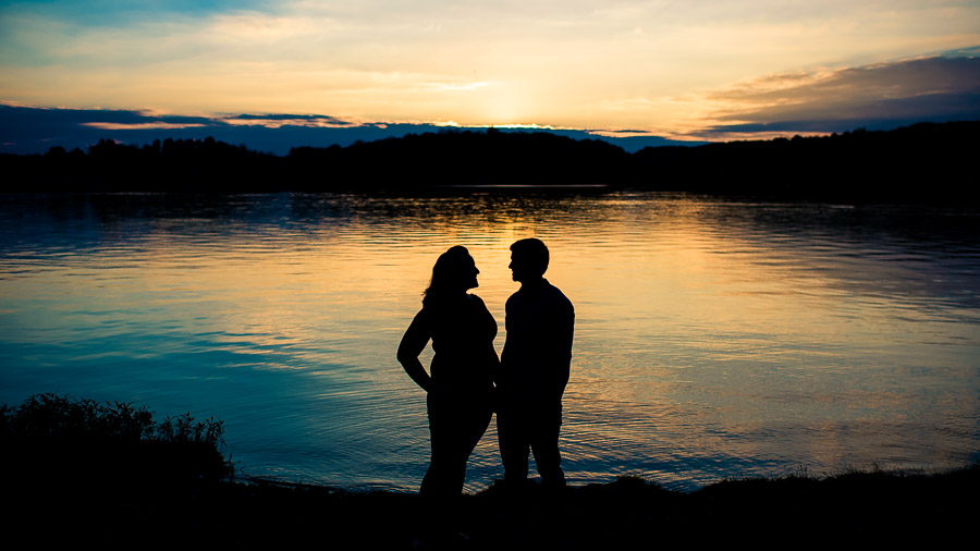 fall eagle creek park engagement photos