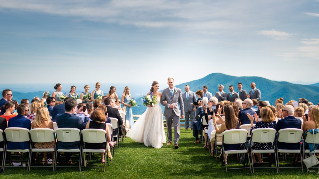 wintergreen resort wedding photography ceremony at the blue ridge overlook