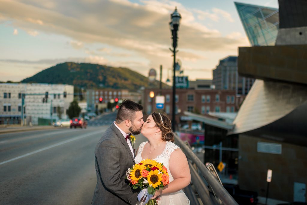 downtown roanoke va wedding photos